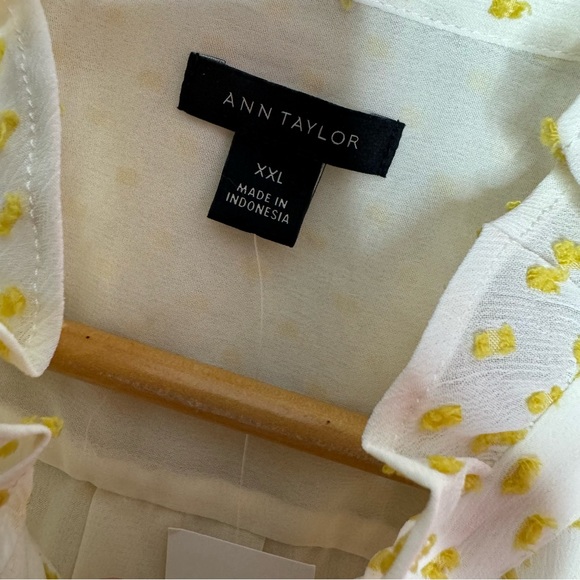 Ann Taylor Sleeveless Yellow Textured Spots Ruffle Blouse Women’s Size XXL - Picture 4 of 6